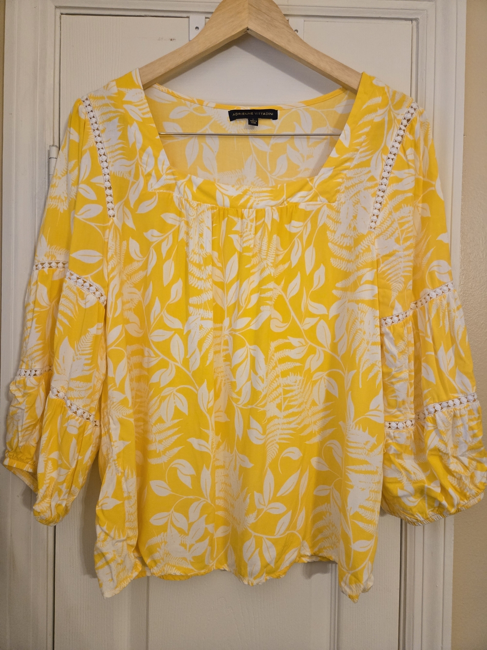Adrienne Vittadini Yellow And White Floral Peasant Blouse Size Large